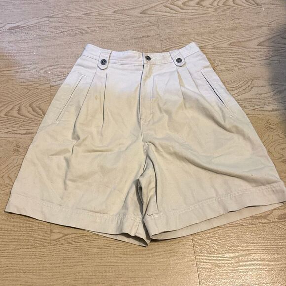 Liz Claiborne Pants - Liz Claiborne LizSport high-waisted shorts size 6, vintage pleated khaki 100% co